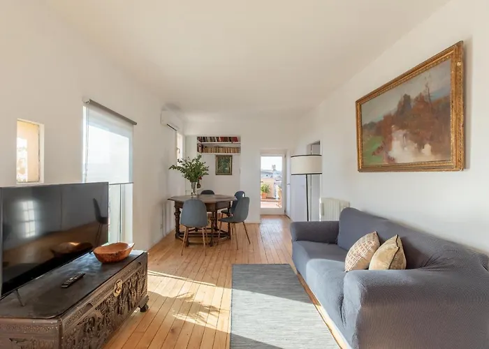 Iflat Penthouse Overlooking