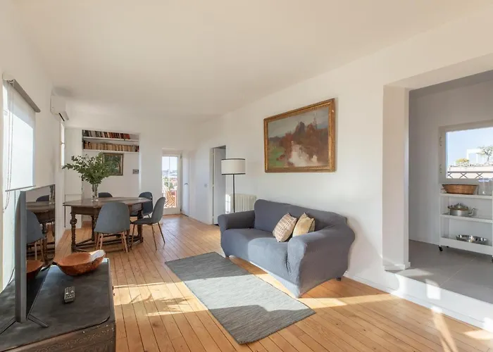 Iflat Penthouse Overlooking